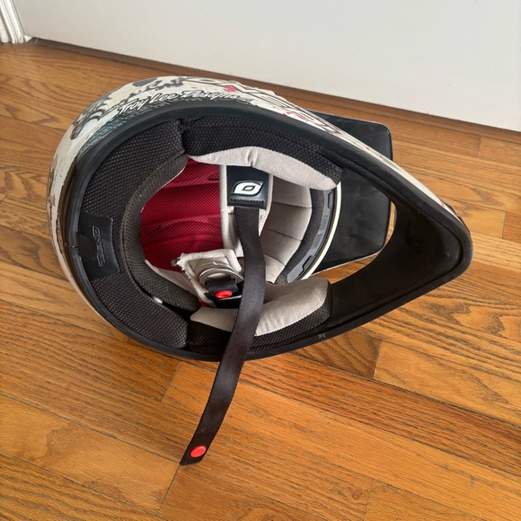 O’Neal 9 Series Motocross Helmet | White/Black Skull Splatter Graphics - Picture 5 of 7